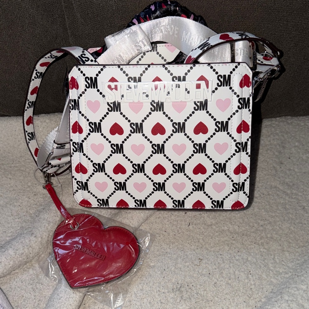 Steve Madden White and Red Heart valentines  Crossbody Bag